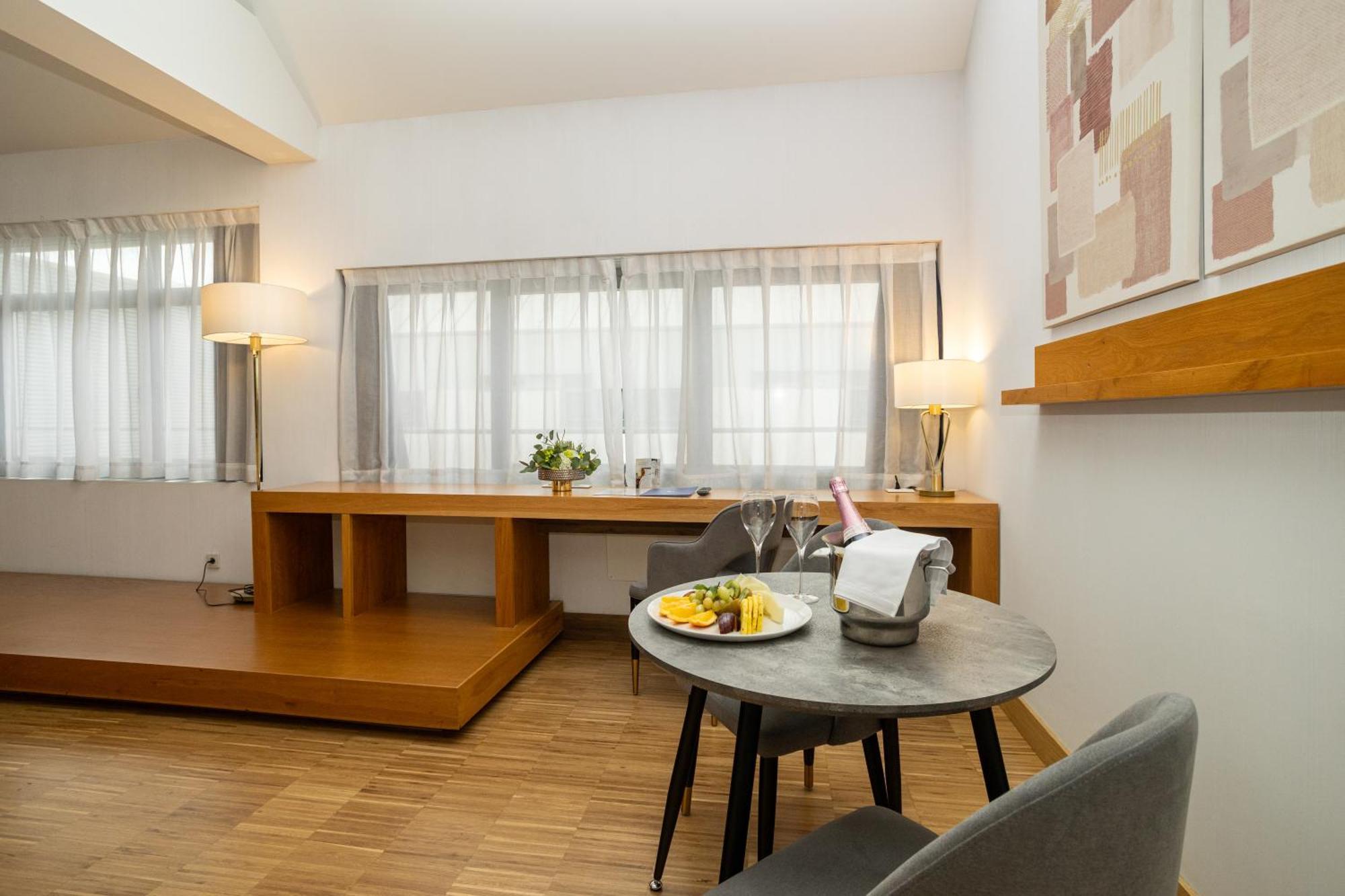 Hotel Villa Odon Villaviciosa de Odón Buitenkant foto